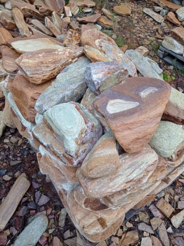 Златолит жёлтый, жёлто-зелёный глыбки и валуны для ланшафтного дизайна купить в Коркино