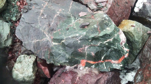 Гигантские зелёные валуны для ландшафтного дизайна весом более 5 тонн купить в Коркино