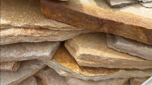 Плитняк златолит жёлтый золотистый для отмостки купить в Коркино