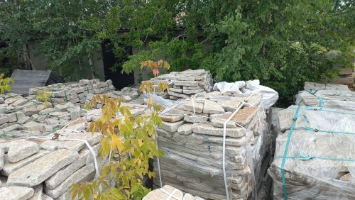 Плитняк галтованный гранитный для ландшафтного дизайна купить в Коркино