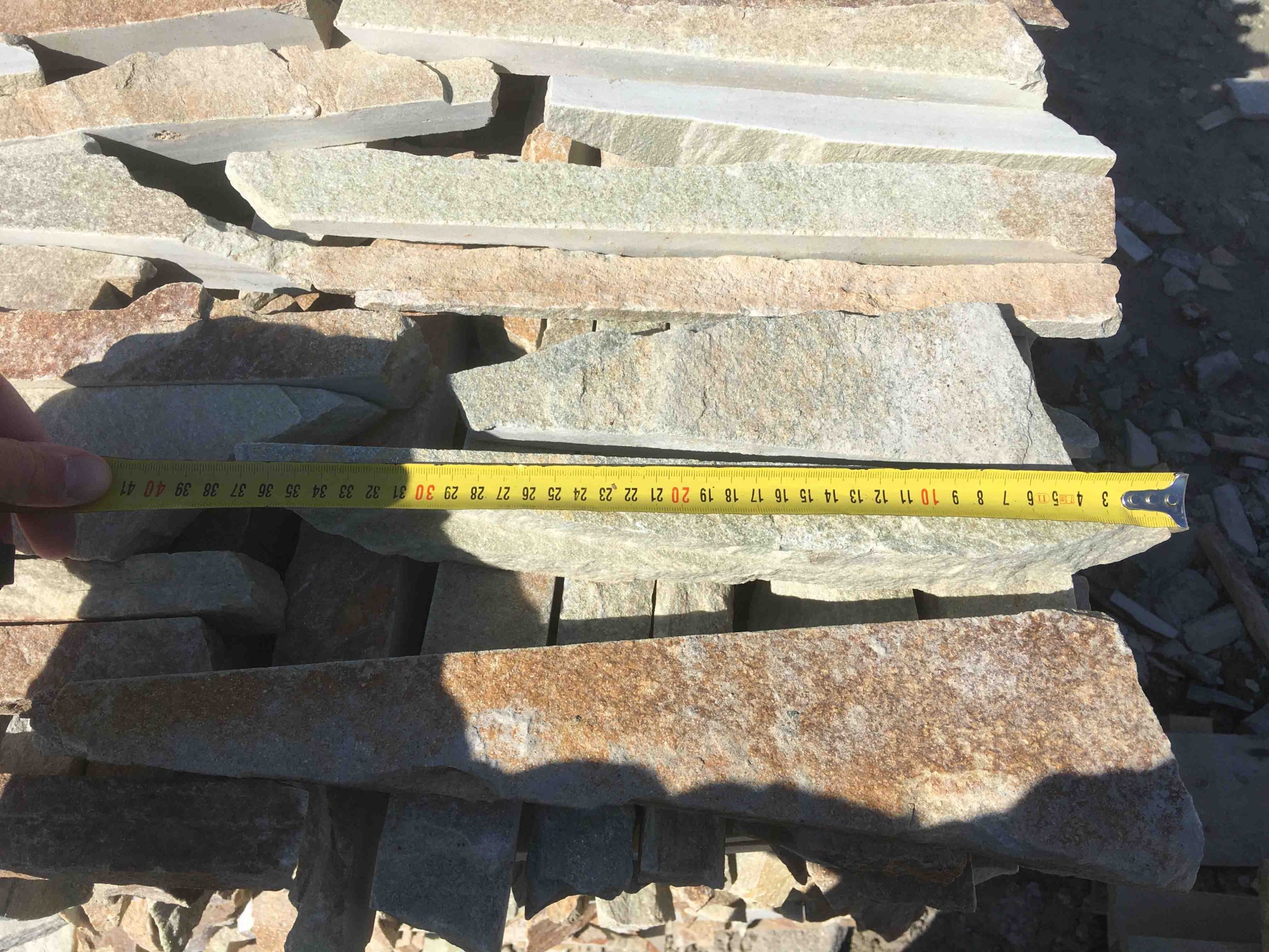 Горбушка златолит золотистый для облицовки купить в Коркино