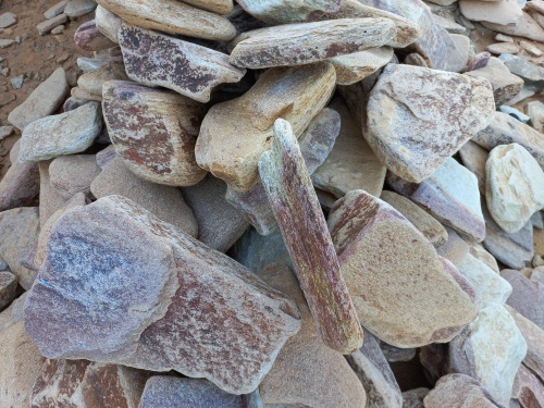 Златолит жёлтый, жёлто-зелёный глыбки и валуны для ланшафтного дизайна купить в Коркино