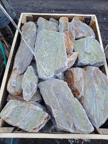 Златолит жёлтый, жёлто-зелёный глыбки и валуны для ланшафтного дизайна купить в Коркино