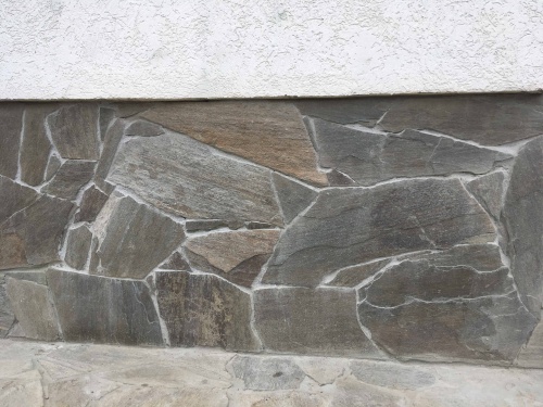 Плитняк златолит Уральский для цоколя, отмостки купить в Коркино