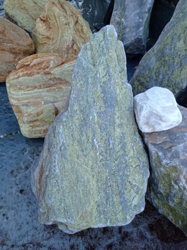 Златолит жёлтый, жёлто-зелёный глыбки и валуны для ланшафтного дизайна купить в Коркино