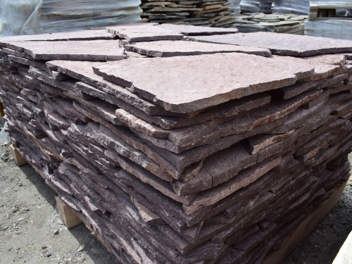 Плитняк лемезит бордовый для облицовки цоколя 20-25 мм  купить в Коркино