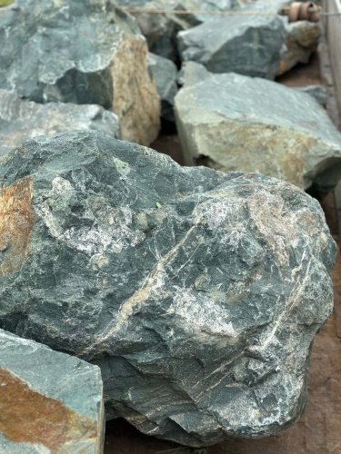 Камни для ландшафтного дизайна зелёные 10-60 килограмм купить в Коркино