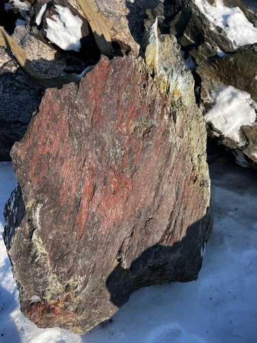 Ландшафтные глыбы красно-фиолетовые 200-1000 килограмм купить в Коркино