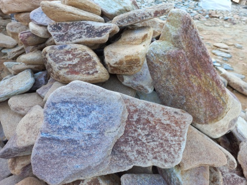 Златолит жёлтый, жёлто-зелёный глыбки и валуны для ланшафтного дизайна купить в Коркино