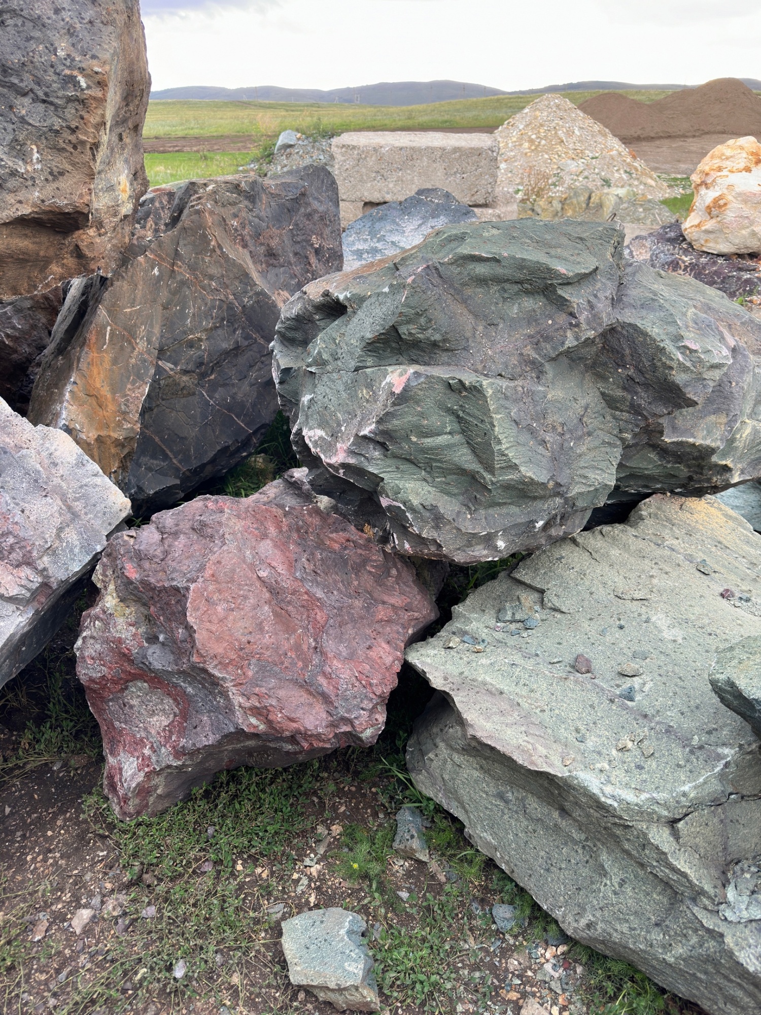 Камни для ландшафтного дизайна зелёные 10-60 килограмм купить в Коркино