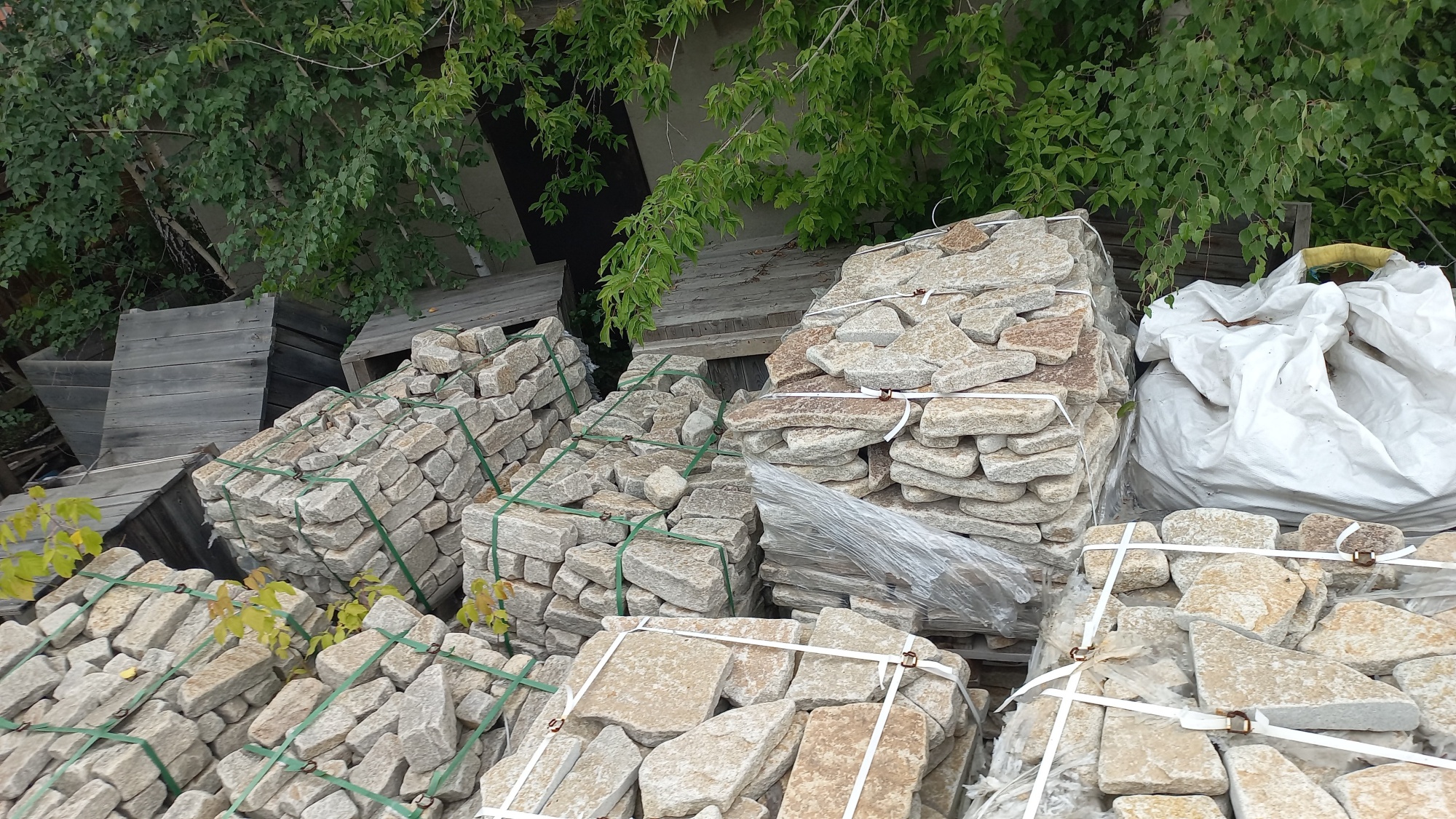 Плитняк гранитный галтованный купить в Коркино