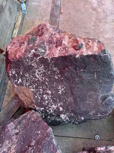 Камни для ландшафтного дизайна красно-фиолетовые 10-60 килограмм купить в Коркино