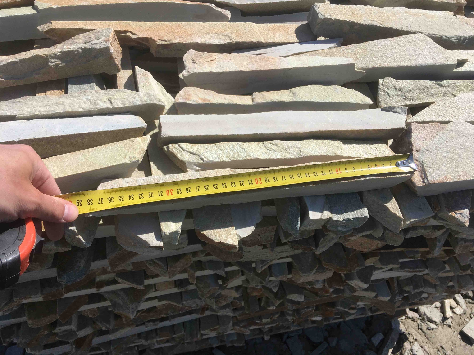 Горбушка златолит золотистый для облицовки купить в Коркино