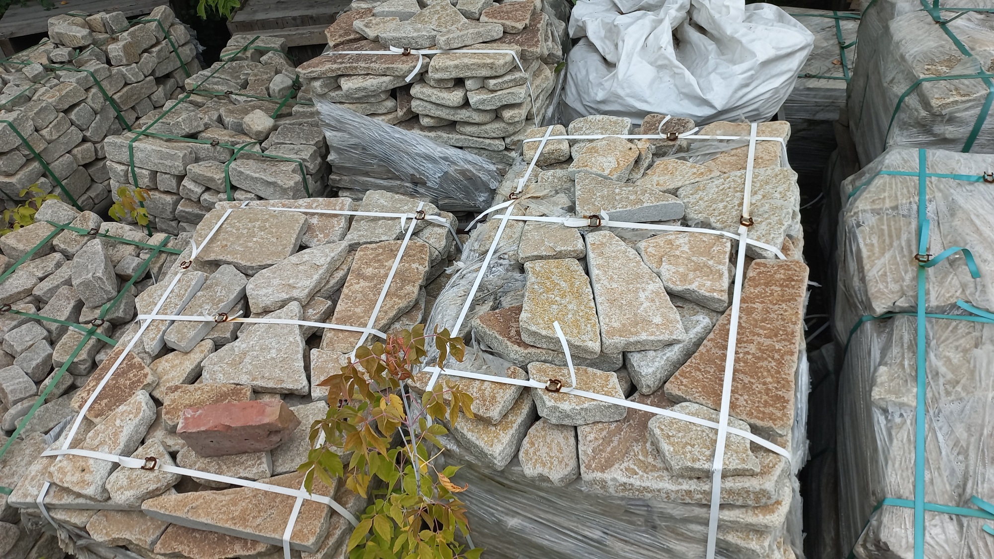 Плитняк гранитный галтованный купить в Коркино