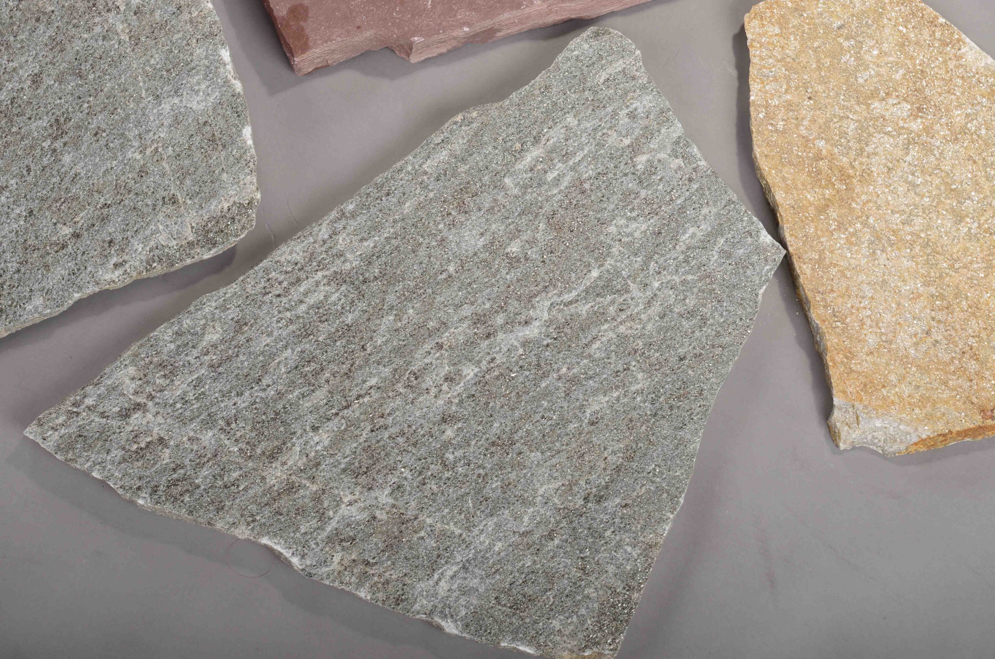 Плитняк златолит Уральский  для фасада купить в Коркино