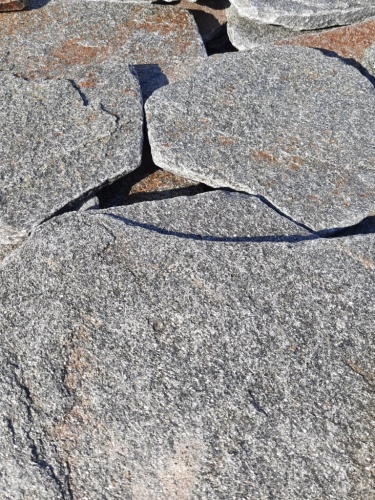 Златолит серебристый галтованный для лестниц купить в Коркино