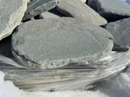 Плитняк златолит зелёный галтованный для мощения на бетон купить в Коркино