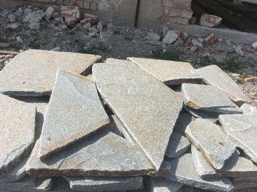 Златолит серебристый галтованный для лестниц купить в Коркино